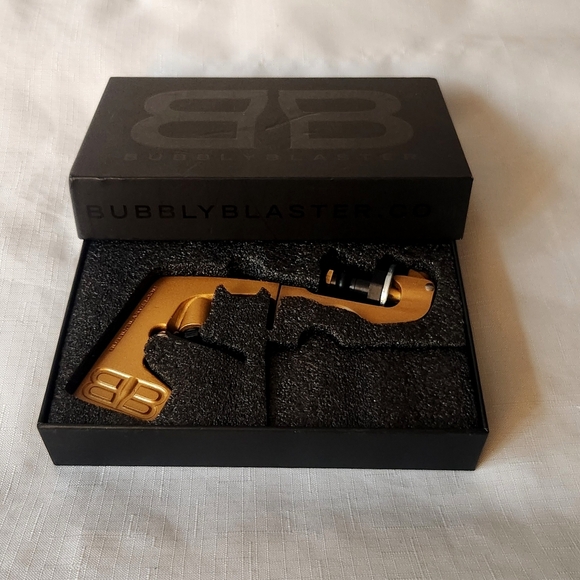 Bubbly Blaster Gold Bubble fun for parties, events or weddings new years etc - Picture 6 of 7